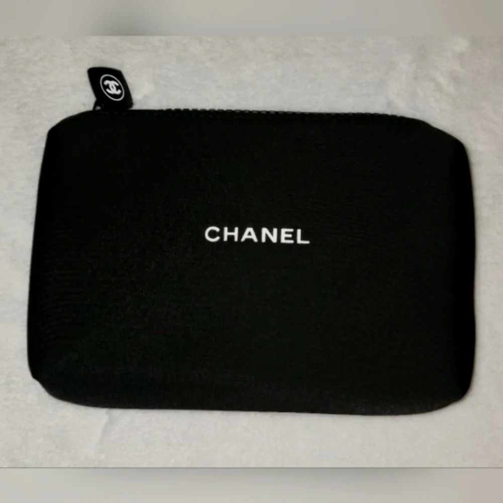 CHANEL Classic Black Zip Crossbody/ Cosmetic Bag - Picture 3 of 7